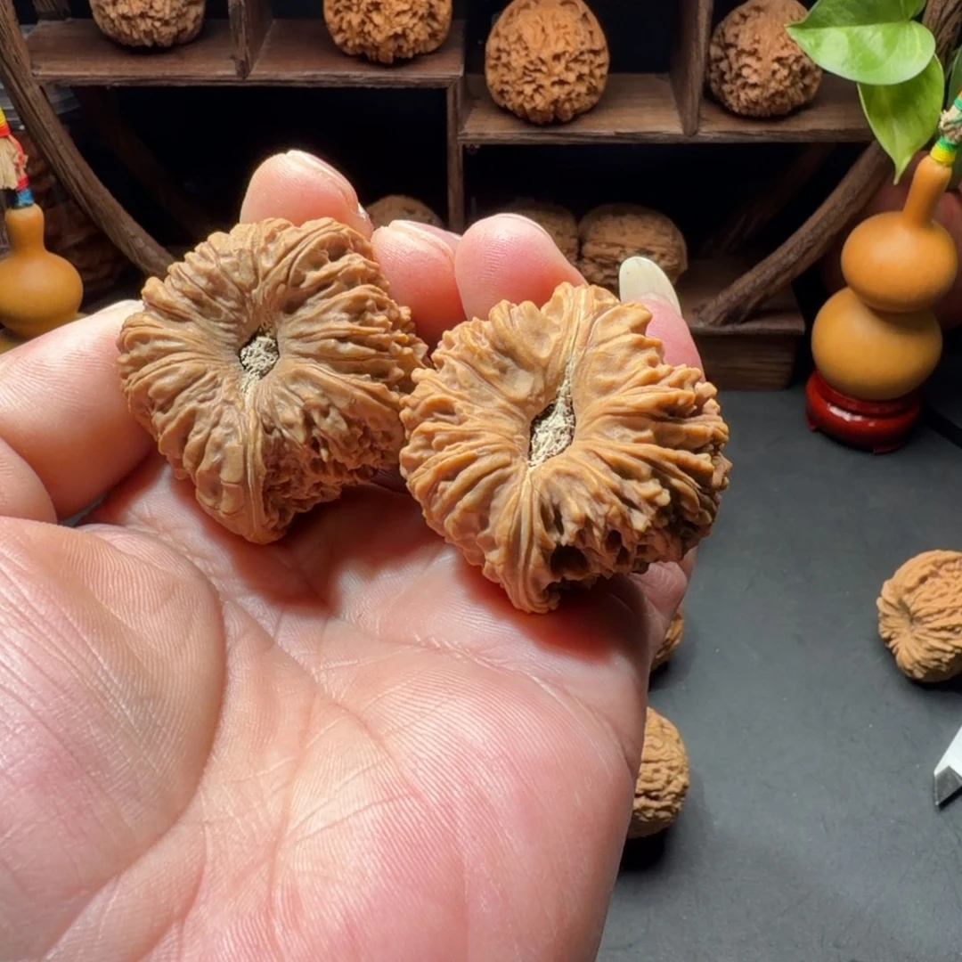 文玩核桃把件南疆石大凹底拉丝纹尺寸44