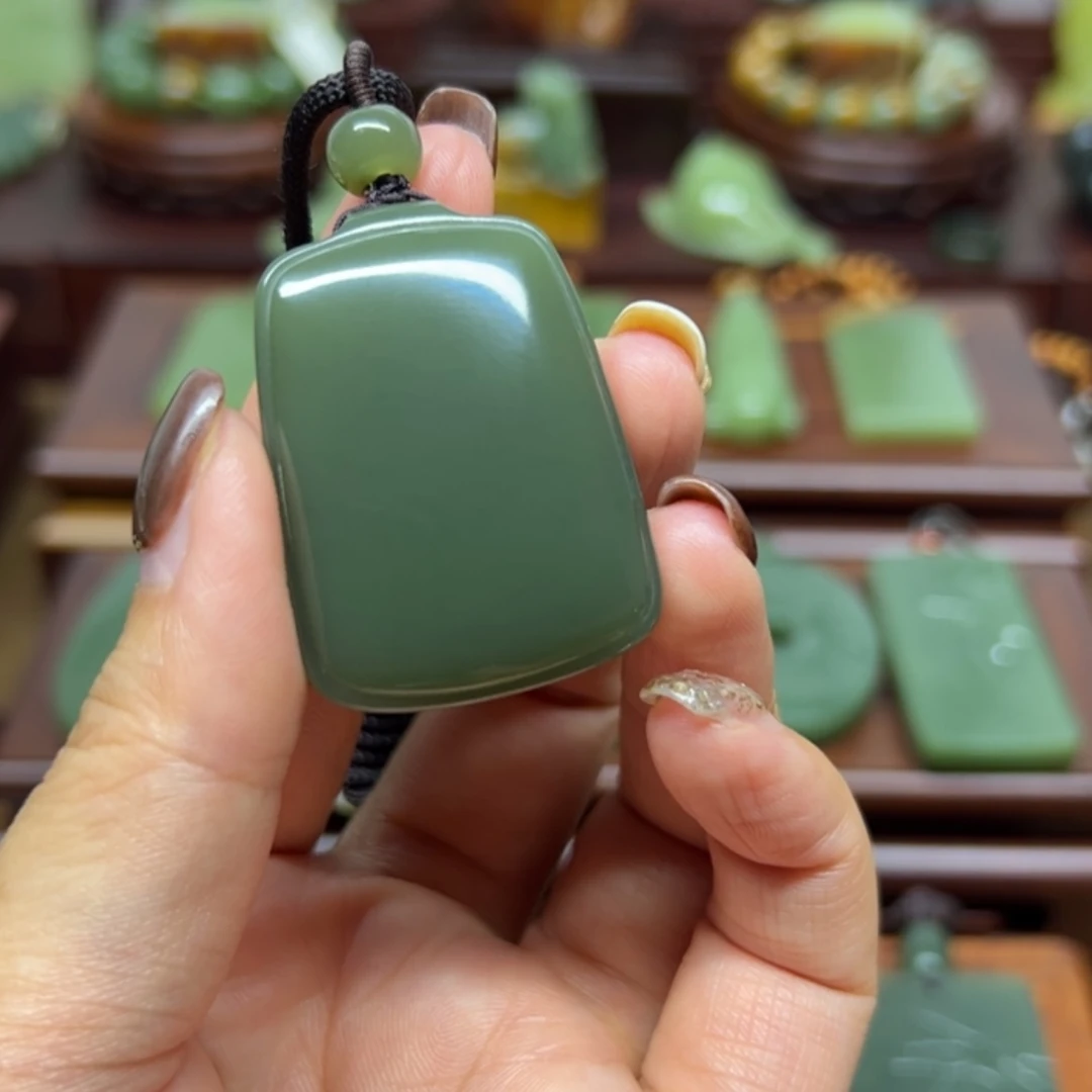【闪购商品】颈饰未镶嵌岫岩老玉（透闪石质玉）及*