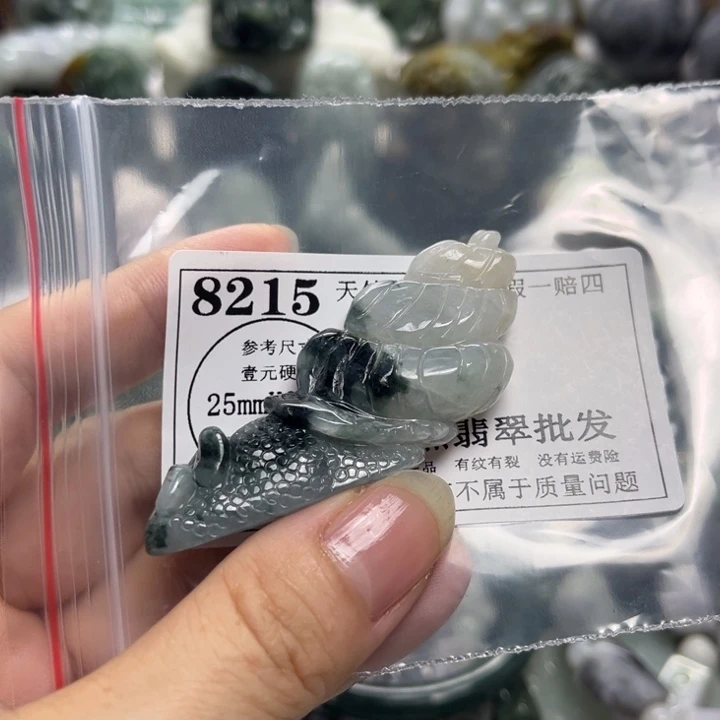 翡翠未镶嵌颈饰8215瑕疵