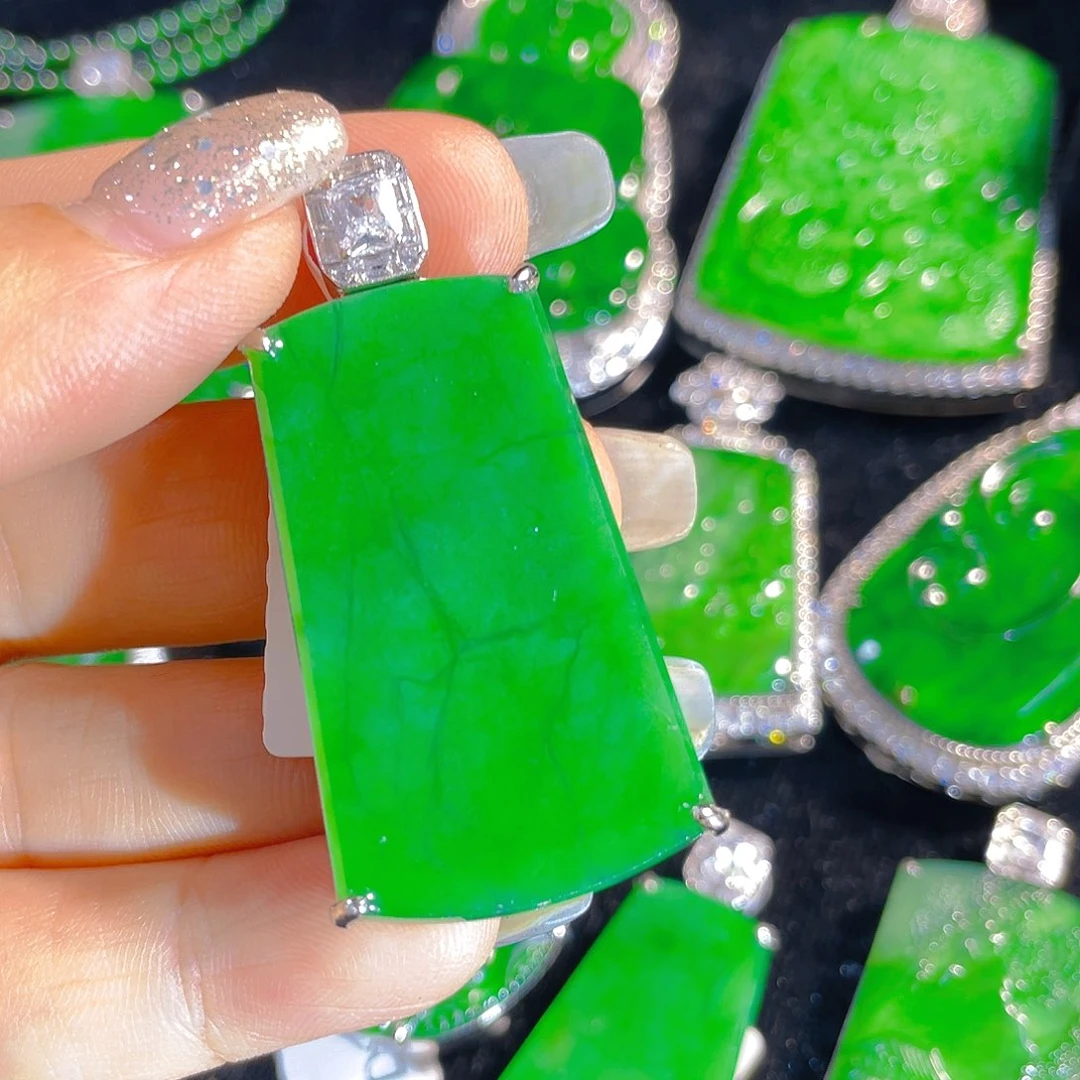 翡翠银S925镶嵌颈饰翡翠