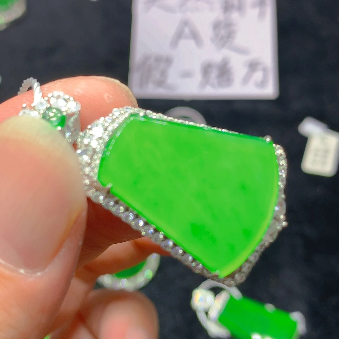 颈饰银S925镶嵌翡翠