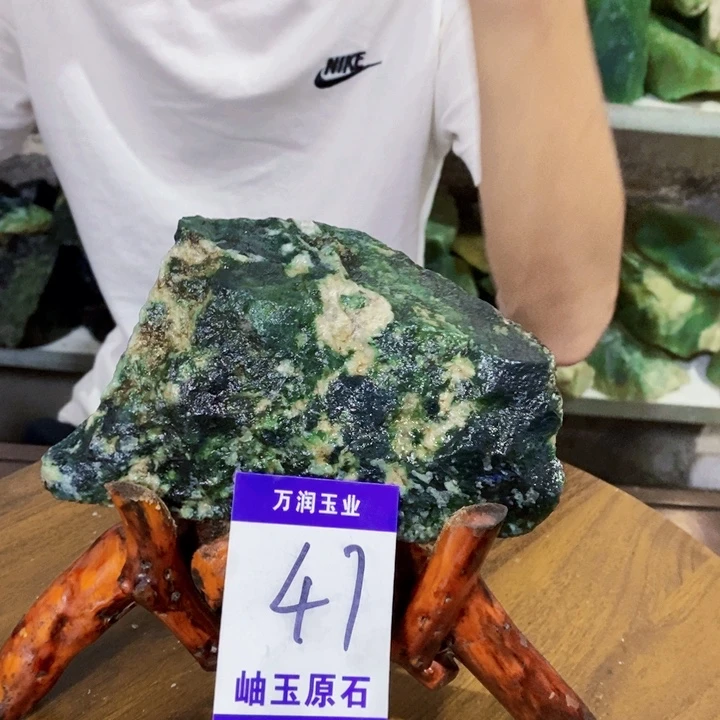 未镶嵌蛇纹石玉原石