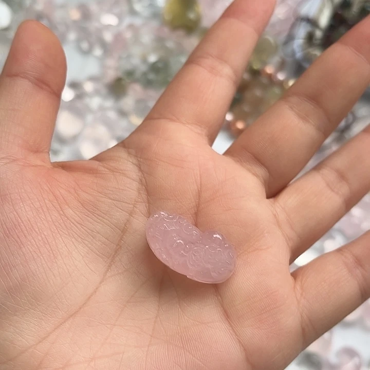 未镶嵌颈饰芙蓉石乂*