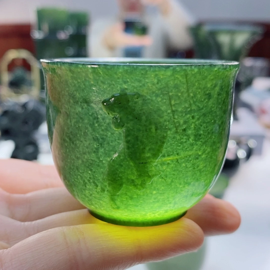 未镶嵌和田玉摆件微瑕