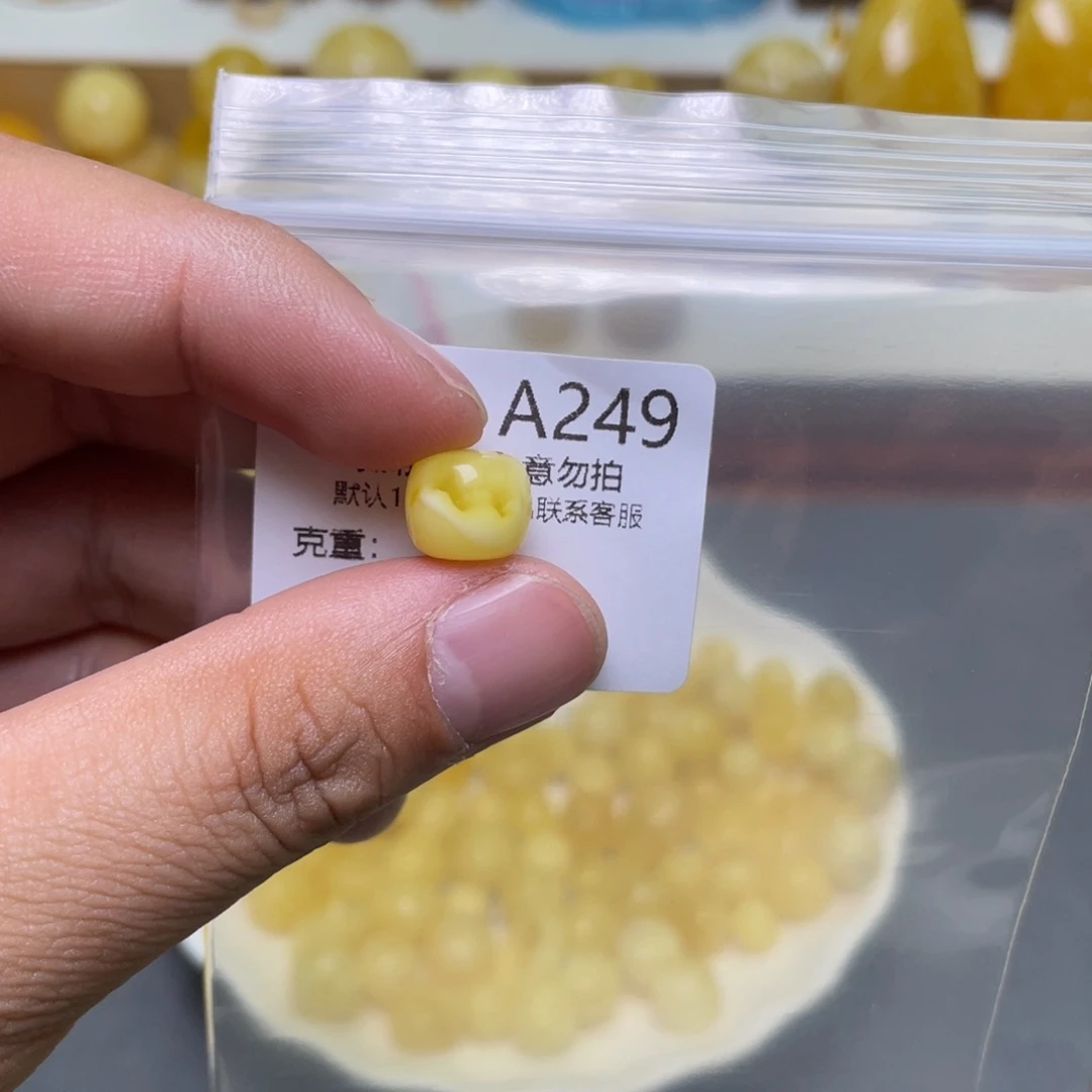 琥珀珠宝奇石未镶嵌