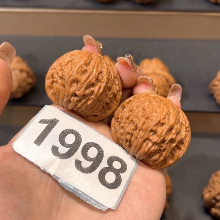 桃核吊坠文玩核桃磨盘狮子头