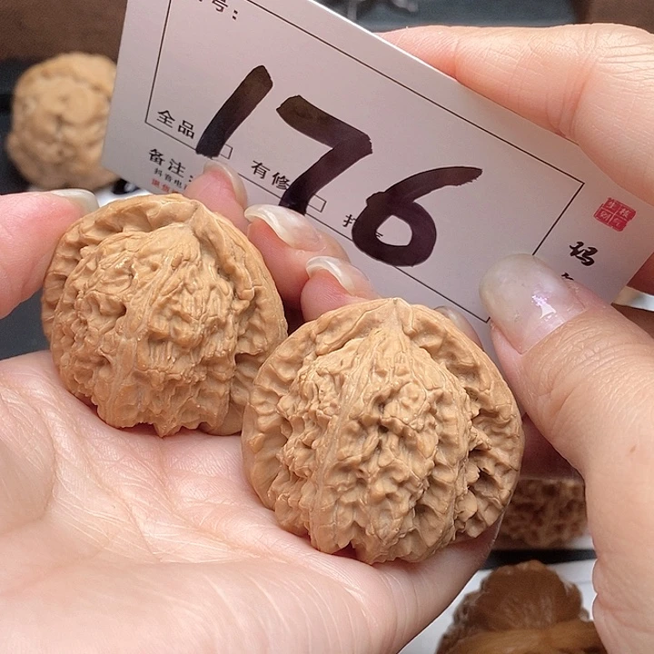 文玩核桃吊坠176号 42尺 三角白