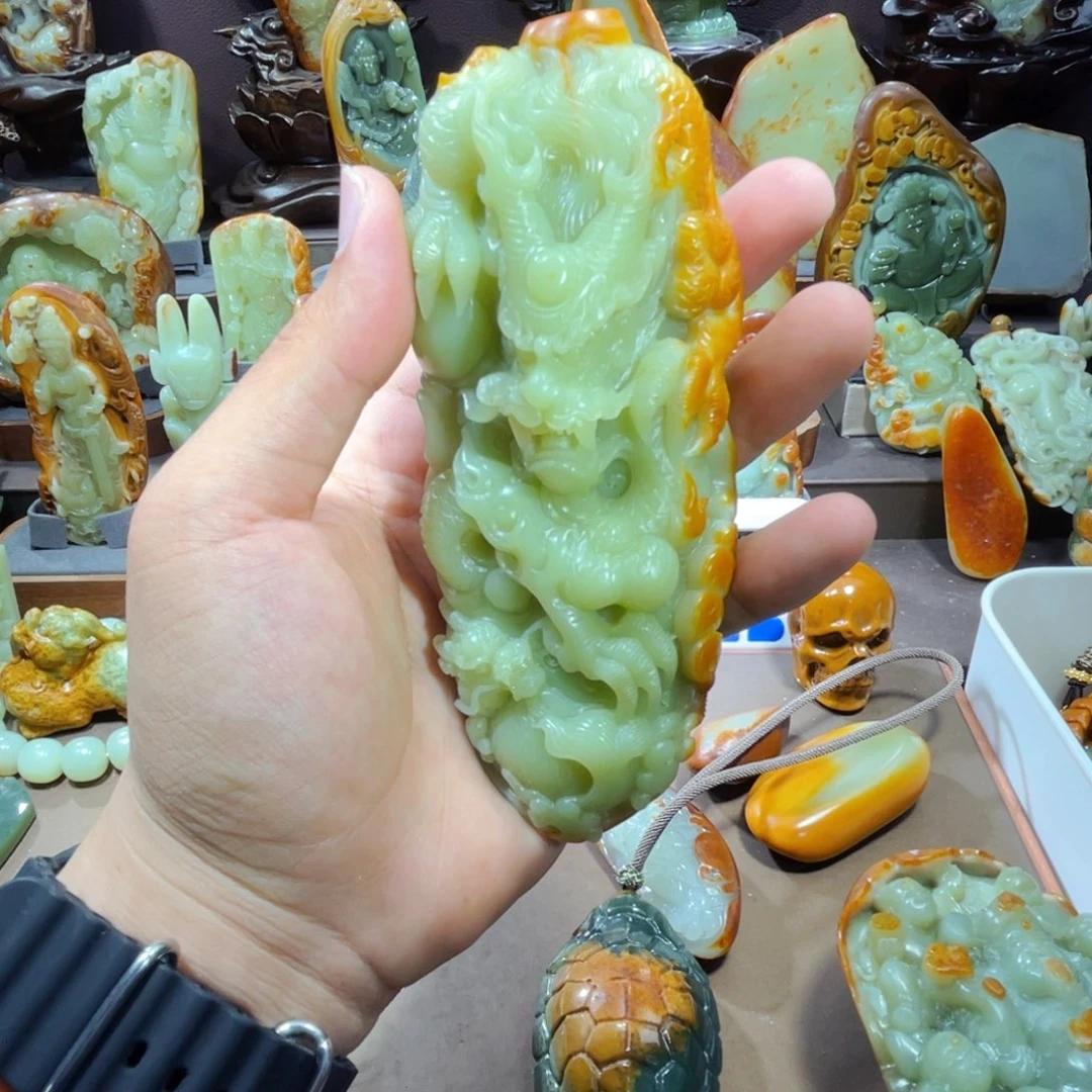 未镶嵌透闪石质玉珠宝奇石
