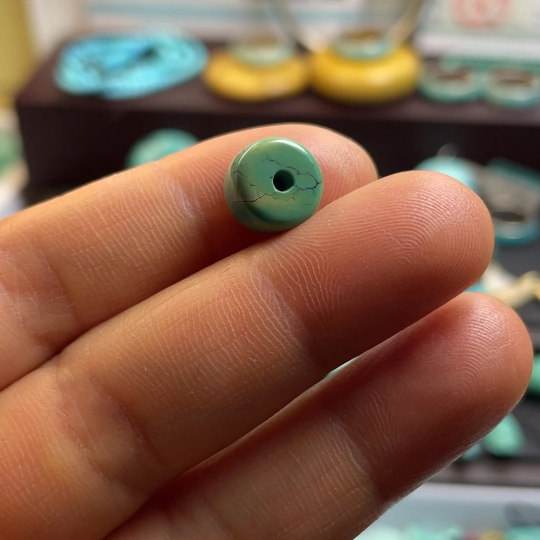 绿松石未镶嵌颈饰维*