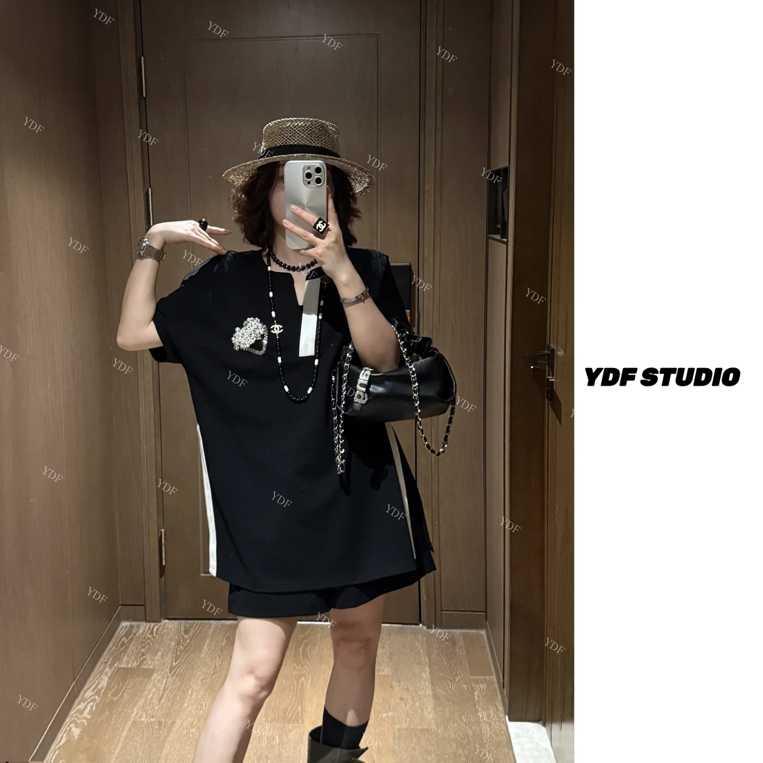 YDFSTUDIO小众【心动日常】欧货高品重工撞色V领设计上衣+短裤套装