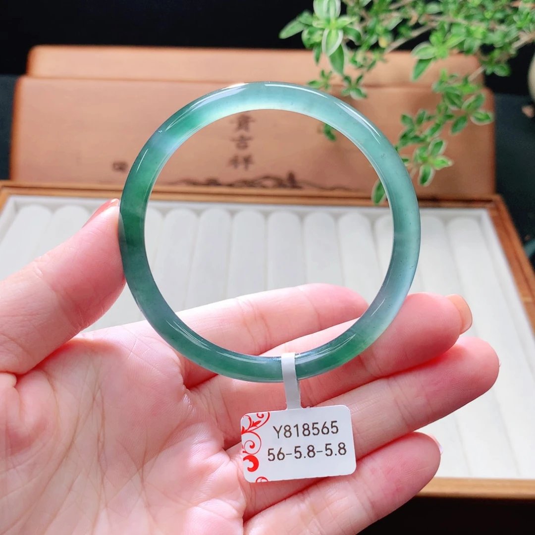 未镶嵌手镯（圆镯）翡翠