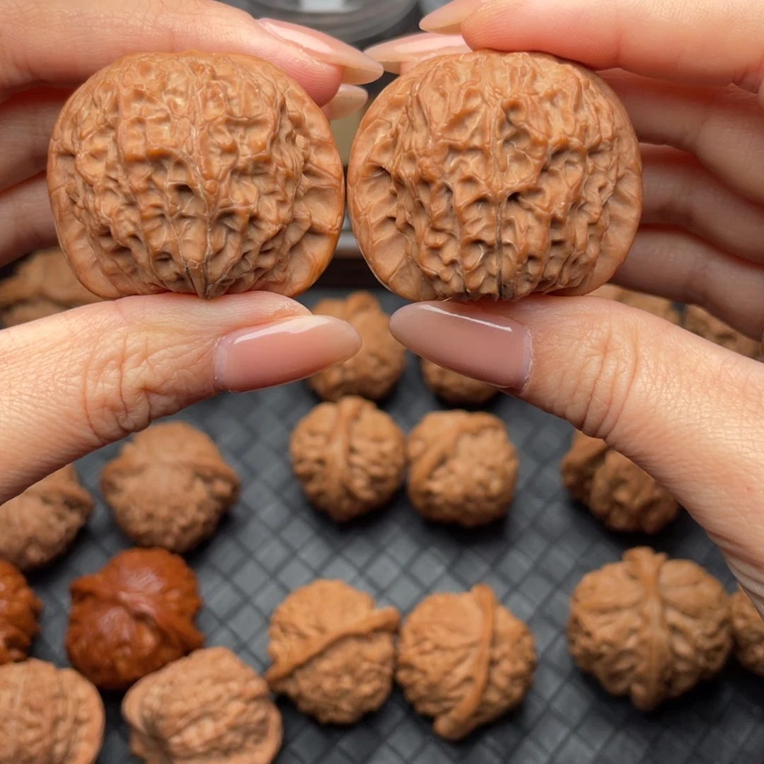 文玩核桃吊坠血麒麟41