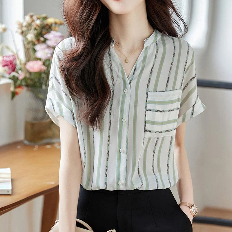 条纹衬衫女短袖夏季新款设计感小众雪纺V领上衣别致复古休闲衬衣