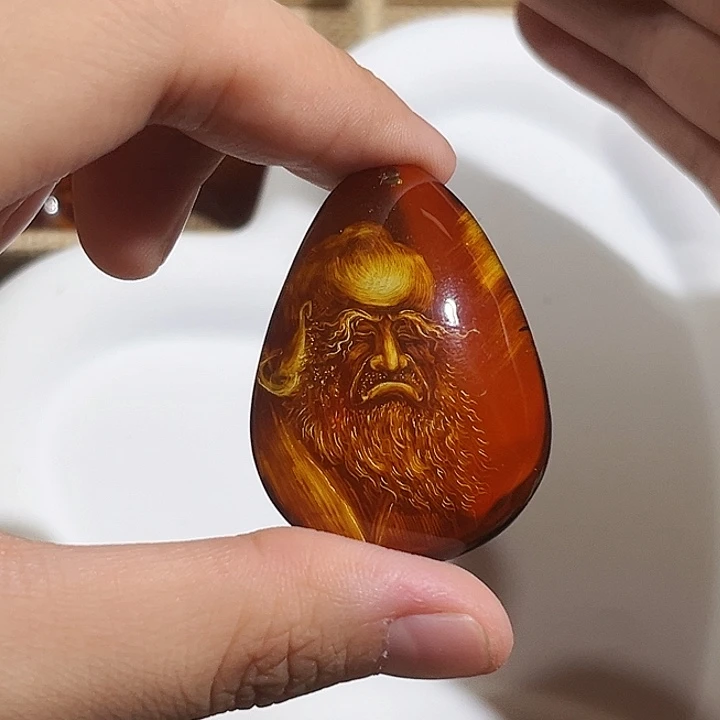 琥珀颈饰未镶嵌达摩影雕作品