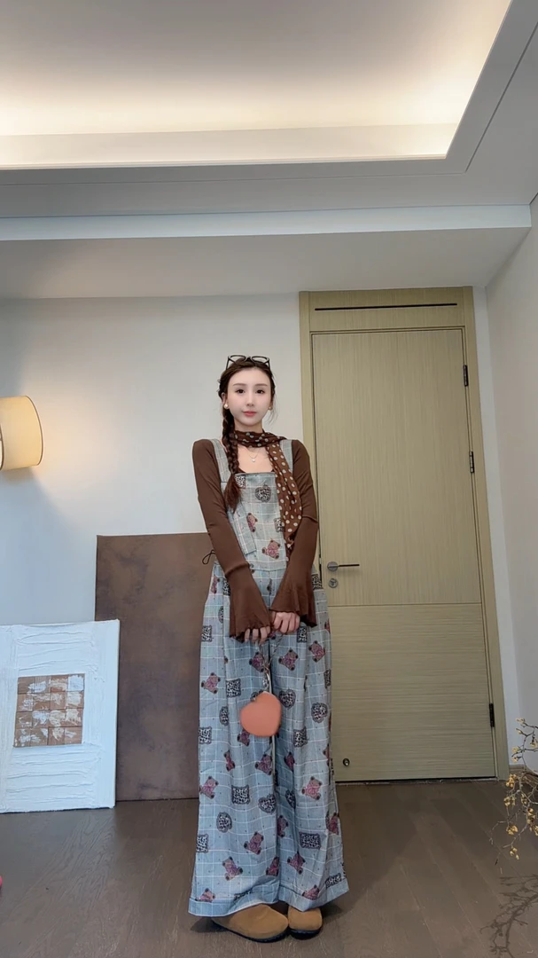 时尚孕妇春秋新款个性设计感背带裤女可爱减龄韩版背带裤+上衣套