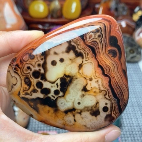 未镶嵌玛瑙/玉髓珠宝奇石快***人