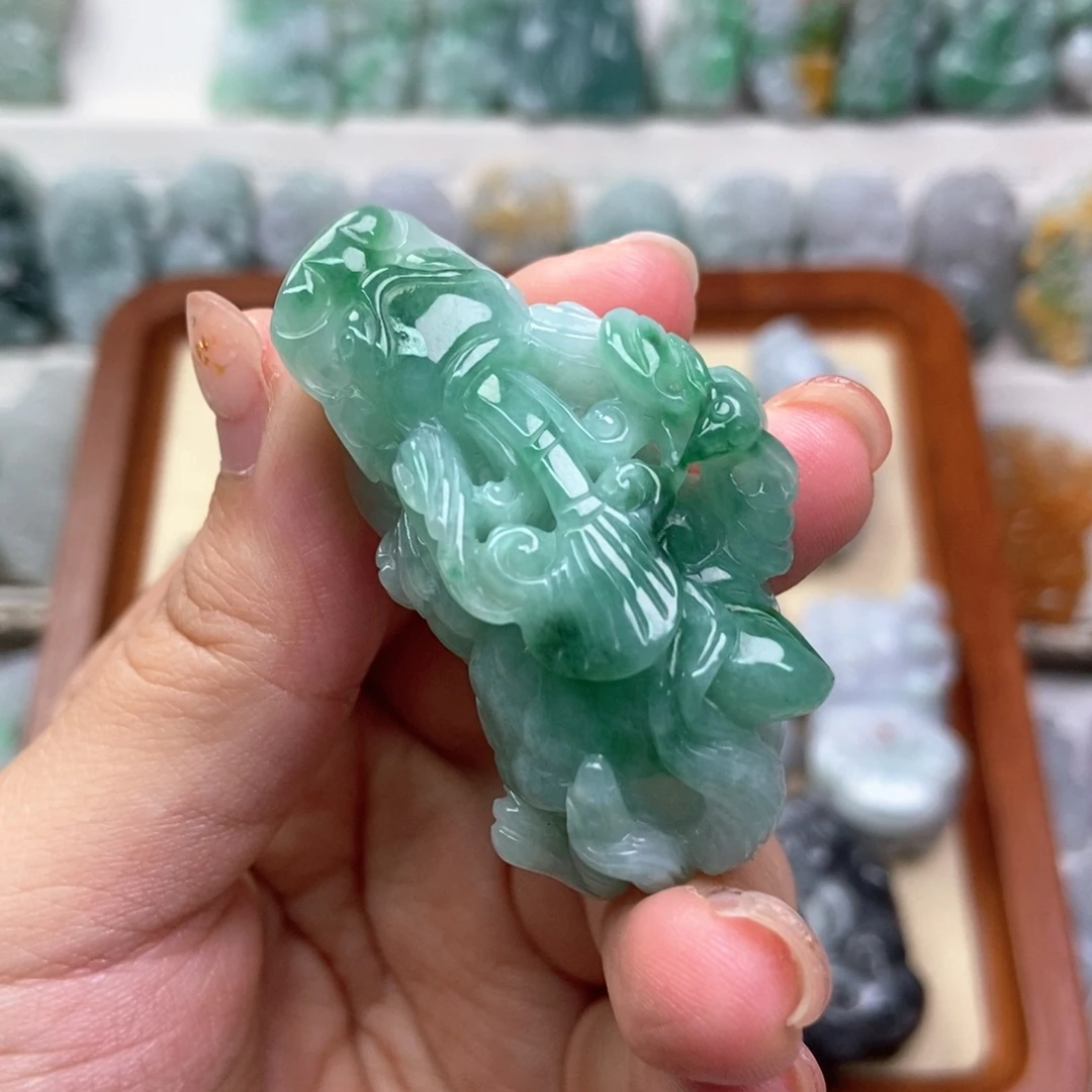 翡翠未镶嵌吊坠(赠链)口含珠