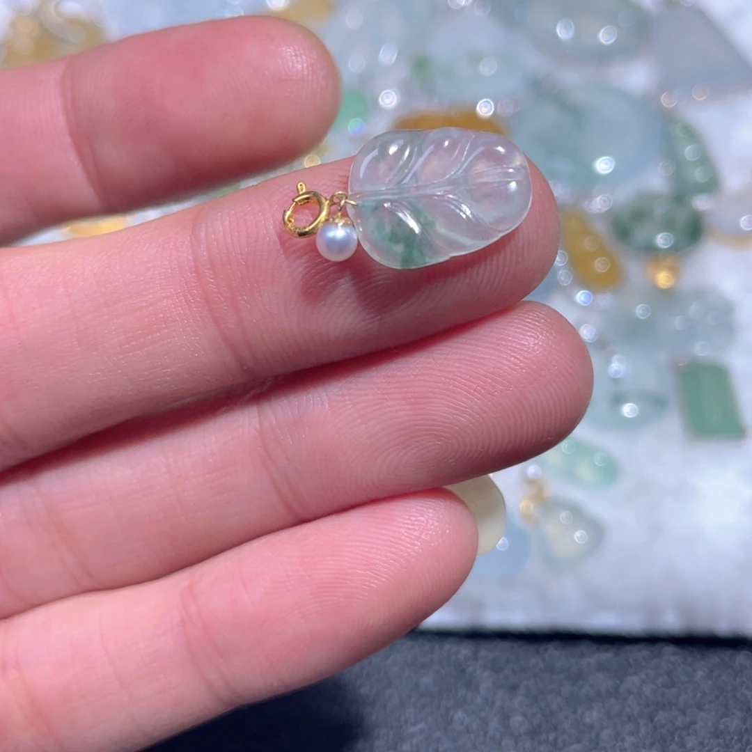 翡翠18K金镶嵌颈饰翡翠