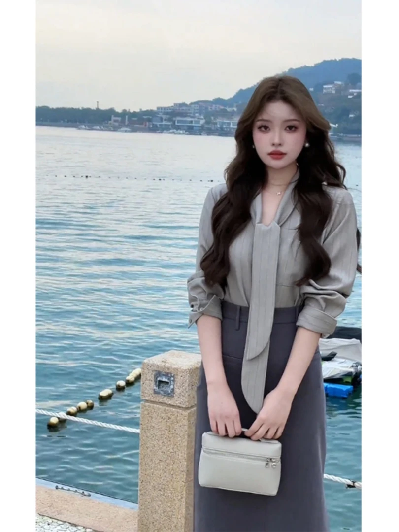 开春穿搭套装又a又飒高级感小香风叠穿灰色马甲半身裙职业两件套