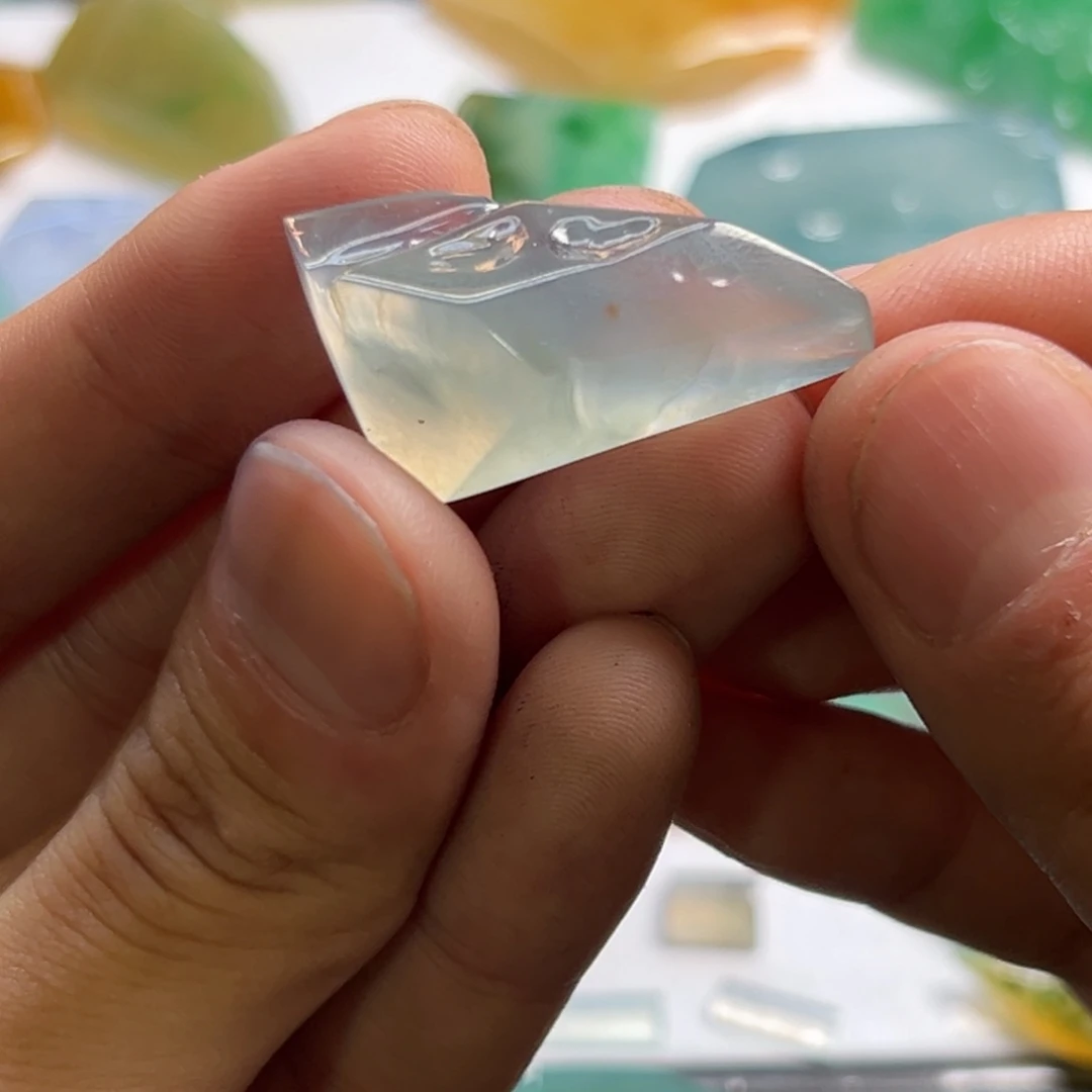 定制翡翠未镶嵌冰种起光立体淡春色吊坠撒红