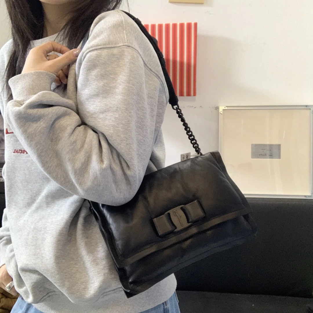 95新 FERRAGAMO/菲拉格慕 7 黑色全皮云朵包