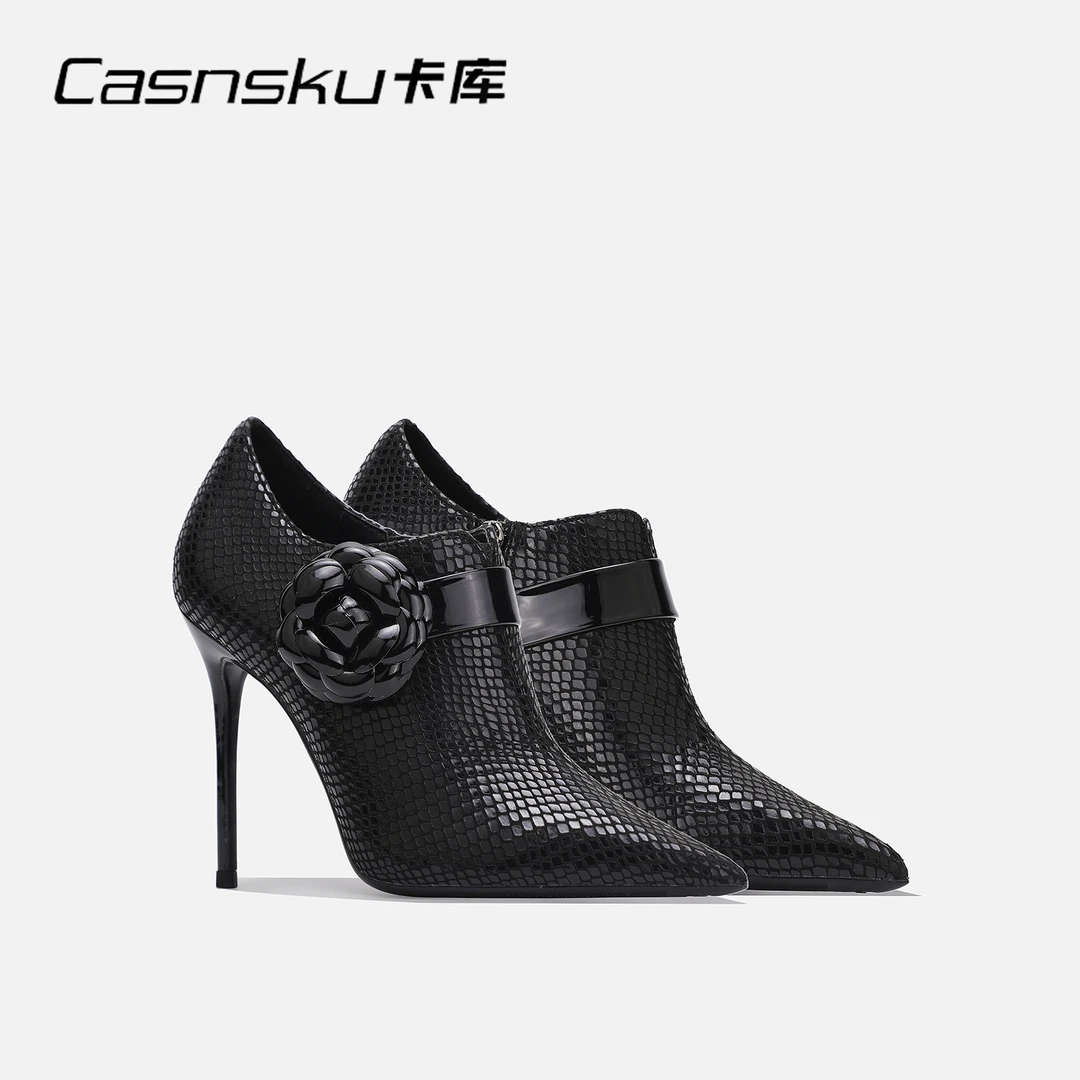 CASNSKU卡库 2025新款黑色蛇纹深口高跟鞋女细跟山茶花短靴高级感