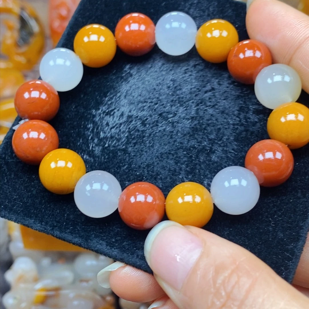 未镶嵌石英质玉（黄龙玉）颈饰