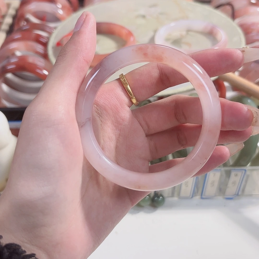 石英质玉手镯未镶嵌m**k