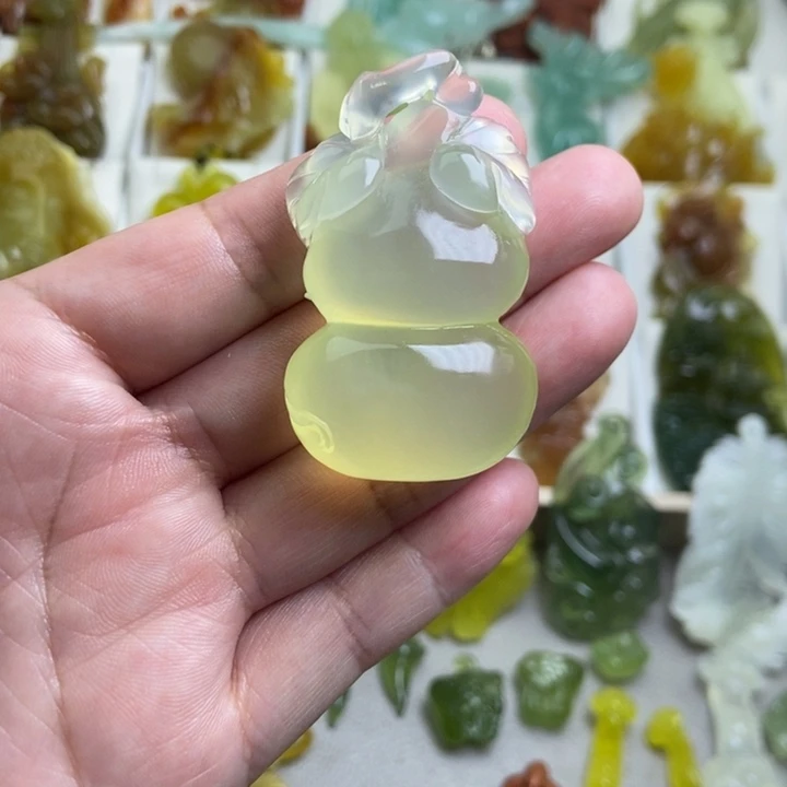 未镶嵌蛇纹石玉挂件