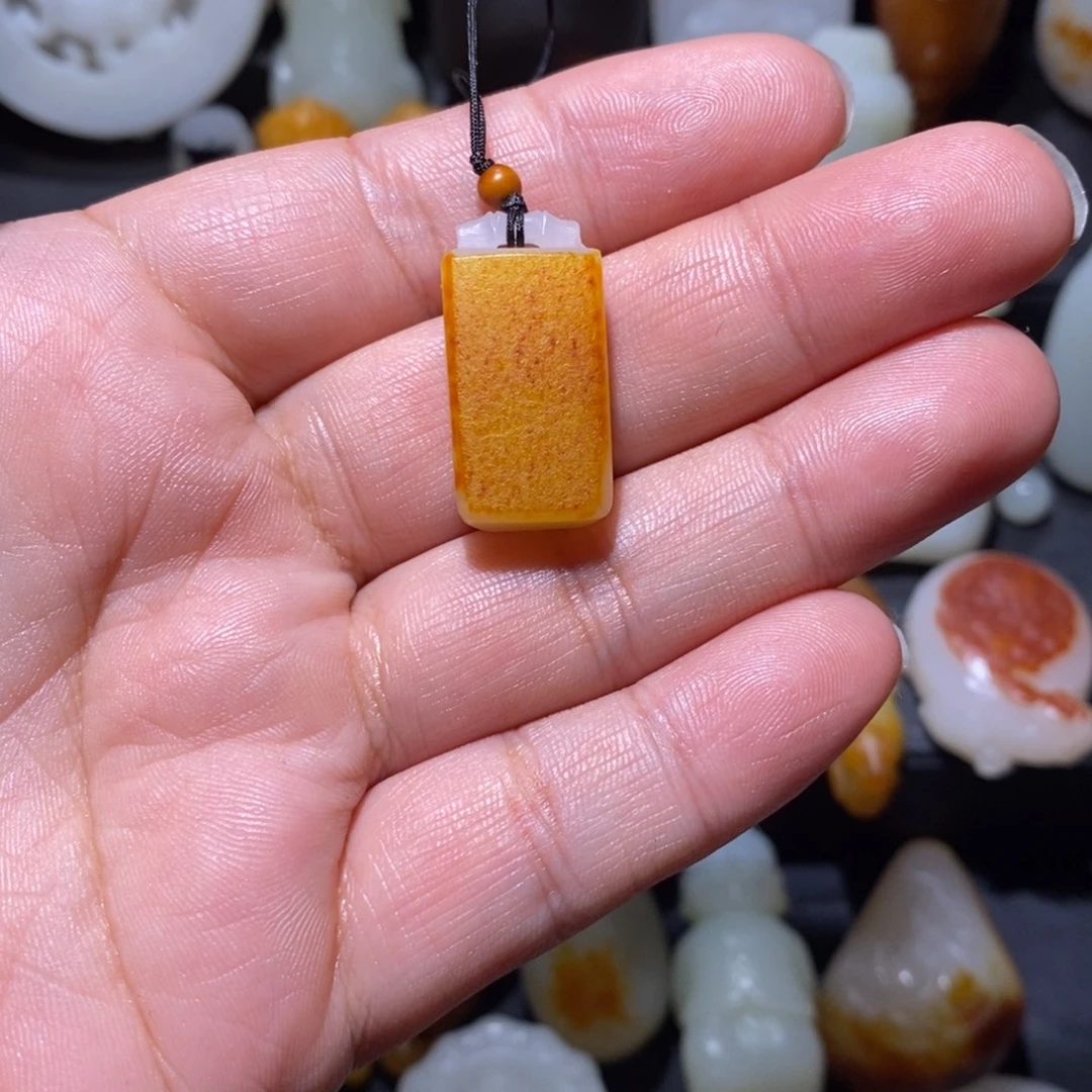 赵***胜和田玉未镶嵌颈饰