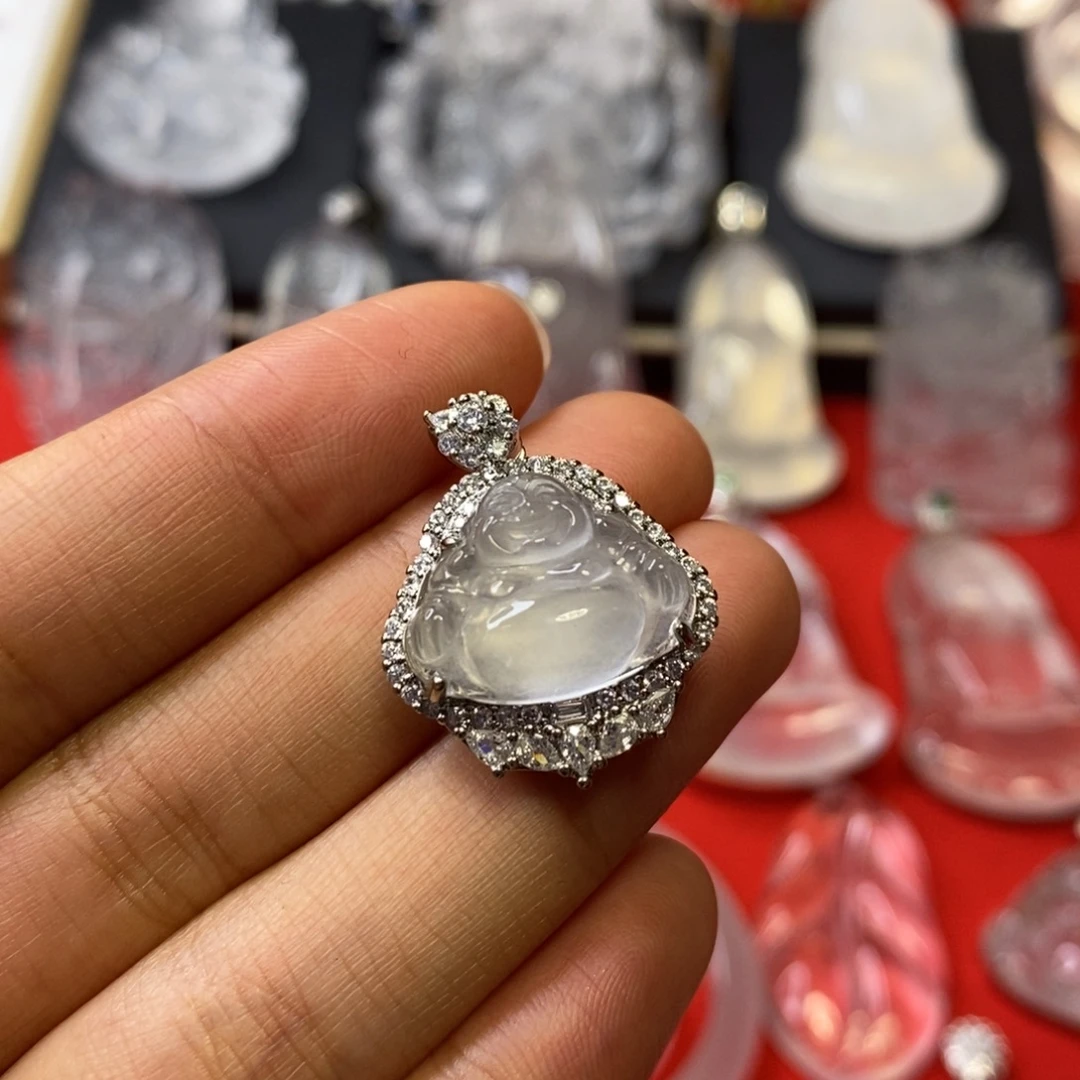 石英质玉合金吊坠