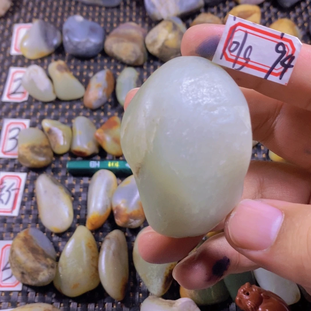 和田玉（糖玉）未镶嵌颈饰