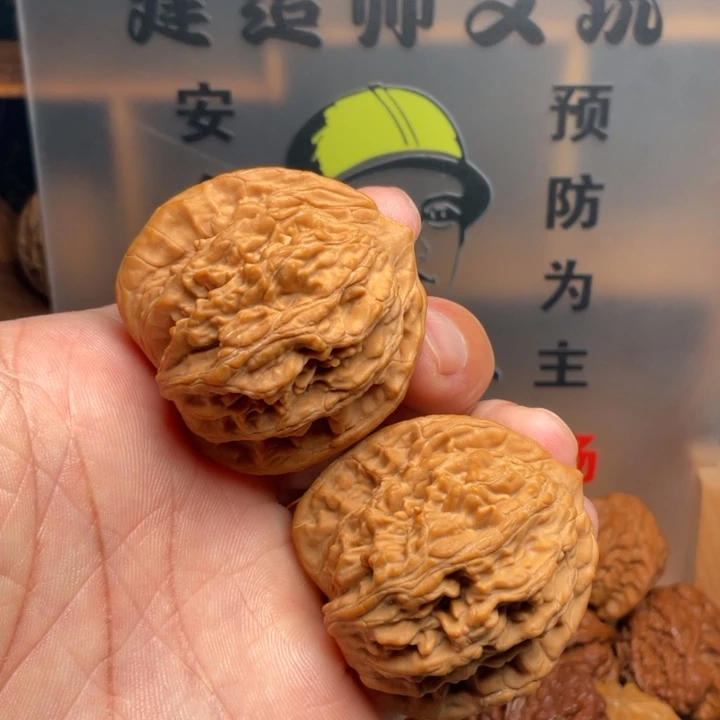 一***鱼文玩核桃吊坠麦穗虎头42全品