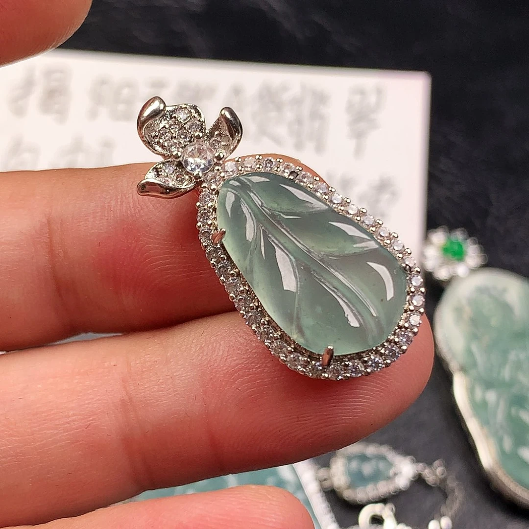 翡翠未镶嵌颈饰芭蕉叶