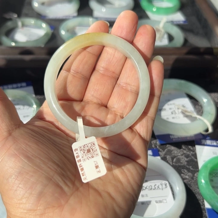 翡翠未镶嵌手镯翡翠未镶嵌手镯翡翠