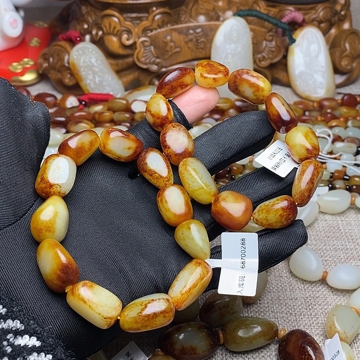 看***呆和田玉未镶嵌手链