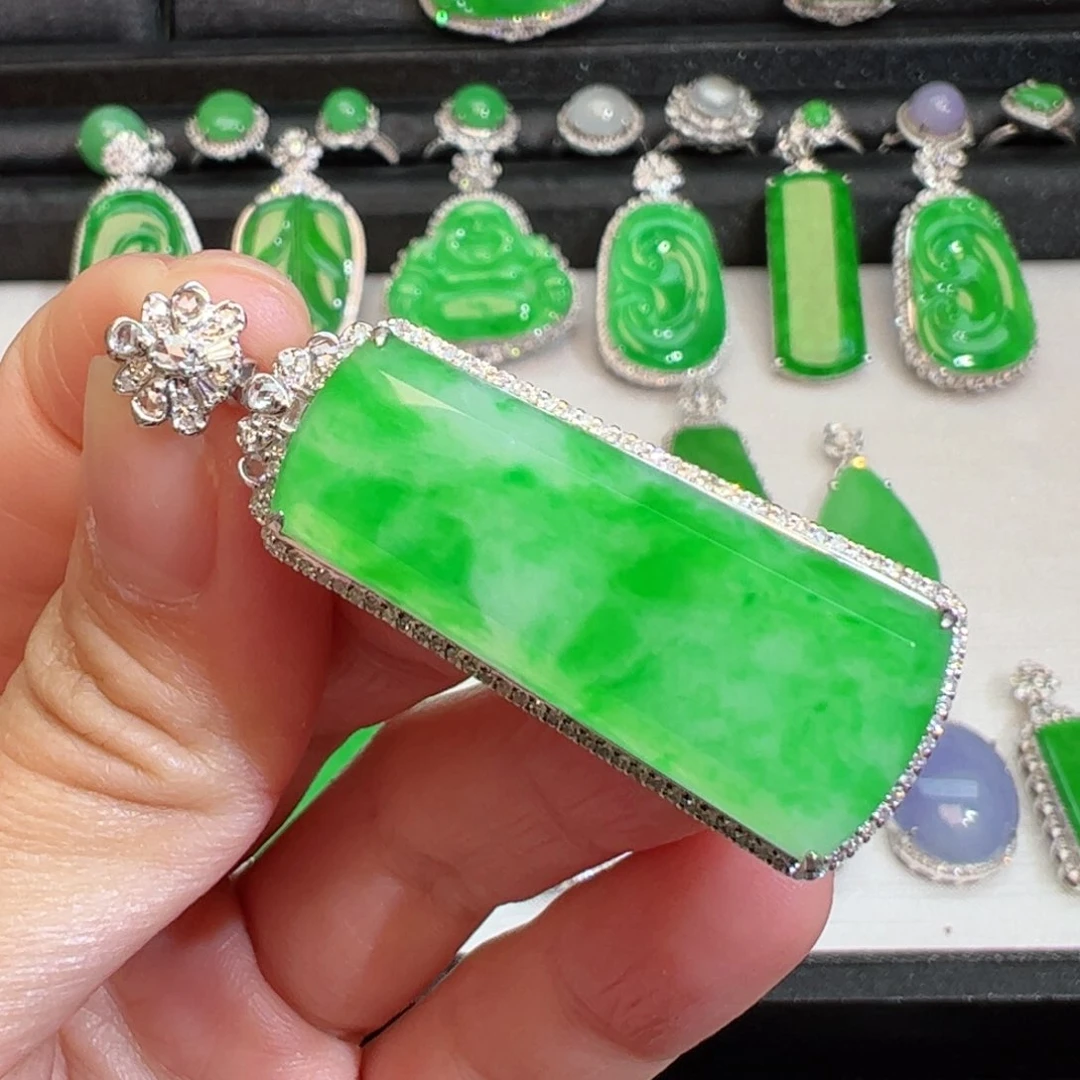 翡翠吊坠(不含链)18K金镶嵌