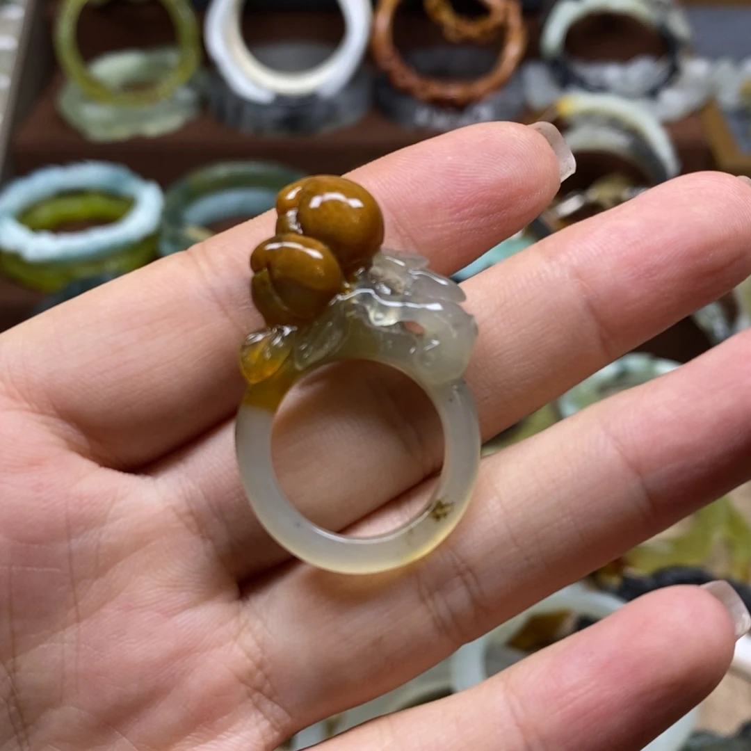蛇纹石玉未镶嵌戒指