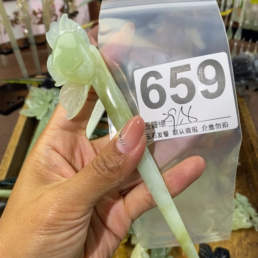 蛇纹石玉未镶嵌发饰纪*