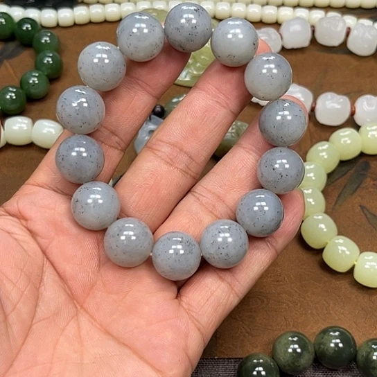 清***袖和田玉未镶嵌手链