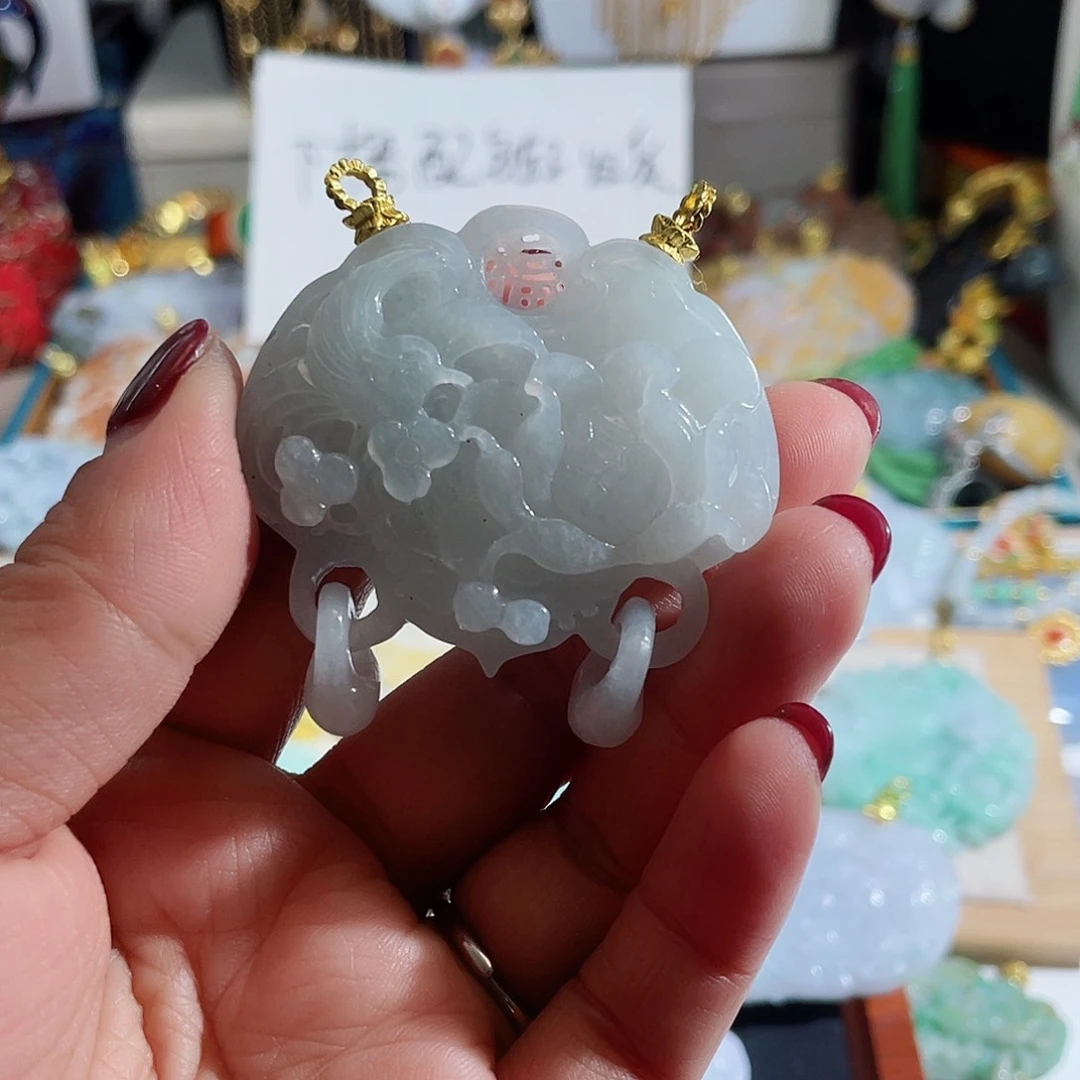 翡翠颈饰未镶嵌翡翠白冰锁