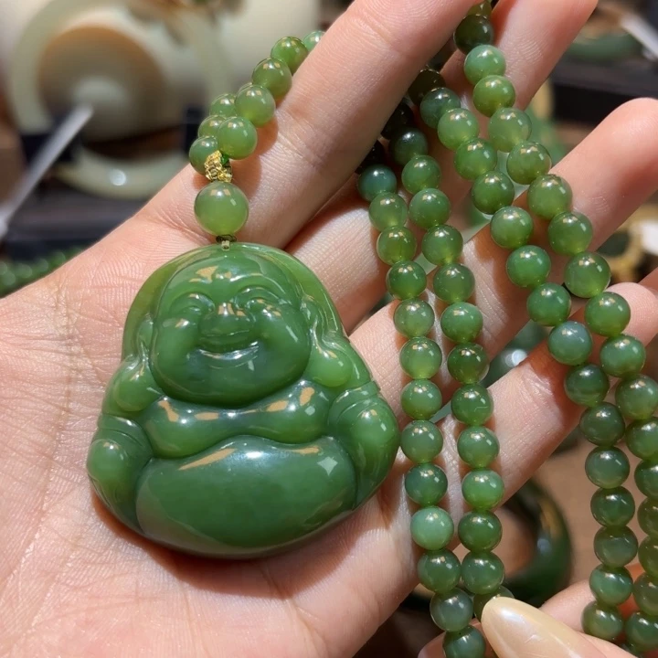 颈饰未镶嵌和田玉（碧玉）