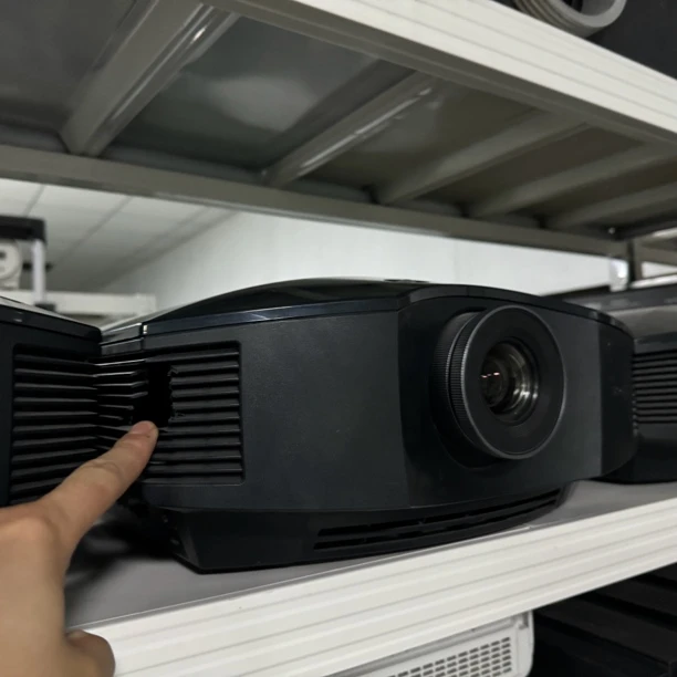 8新  二手索尼40高清投影机（运费自理）
