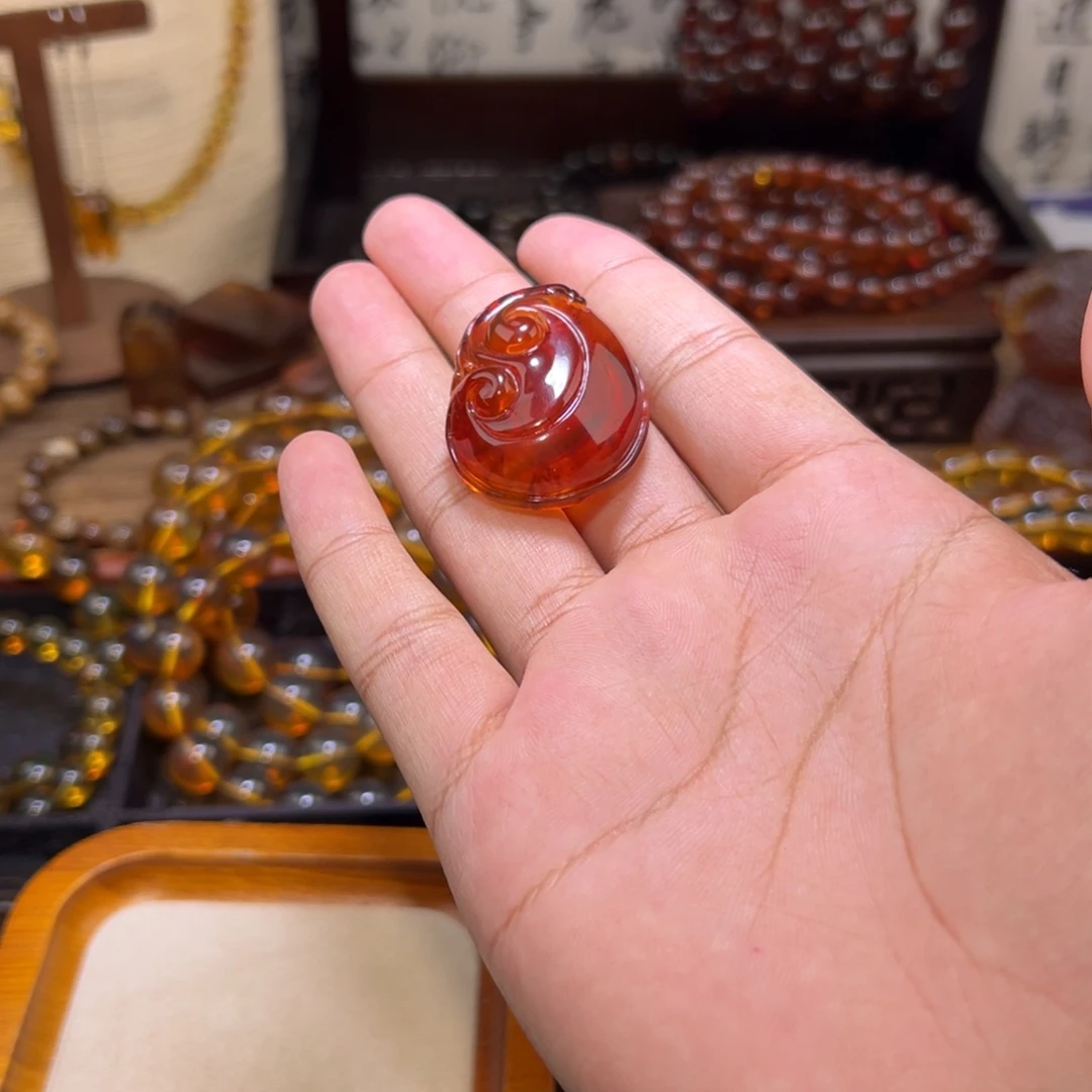 琥珀未镶嵌颈饰如意
