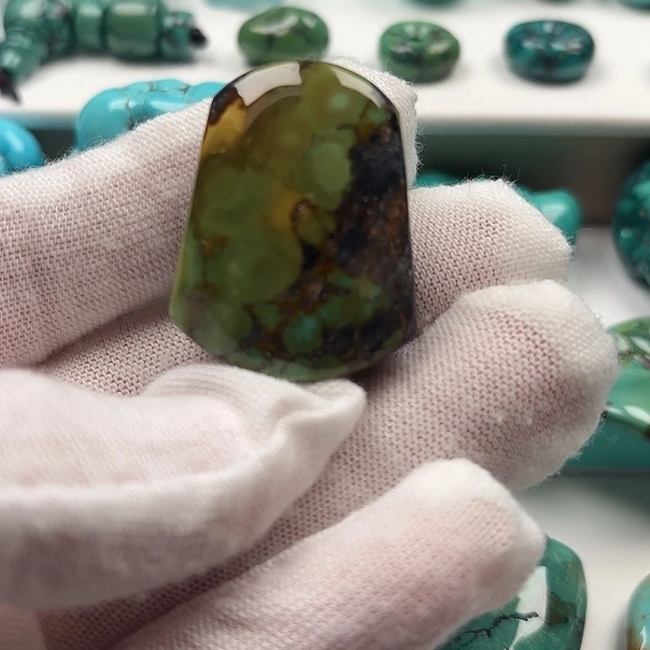 绿松石未镶嵌珠宝奇石