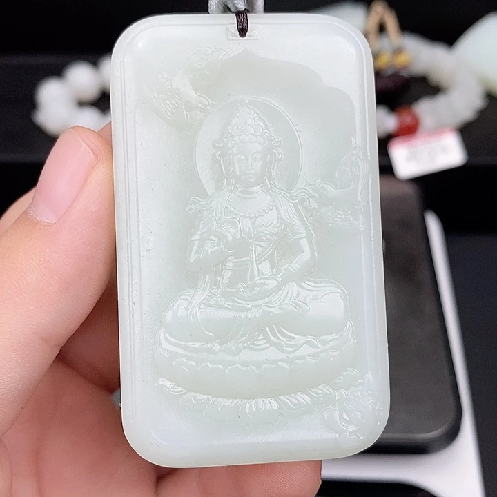 人***王和田玉未镶嵌颈饰