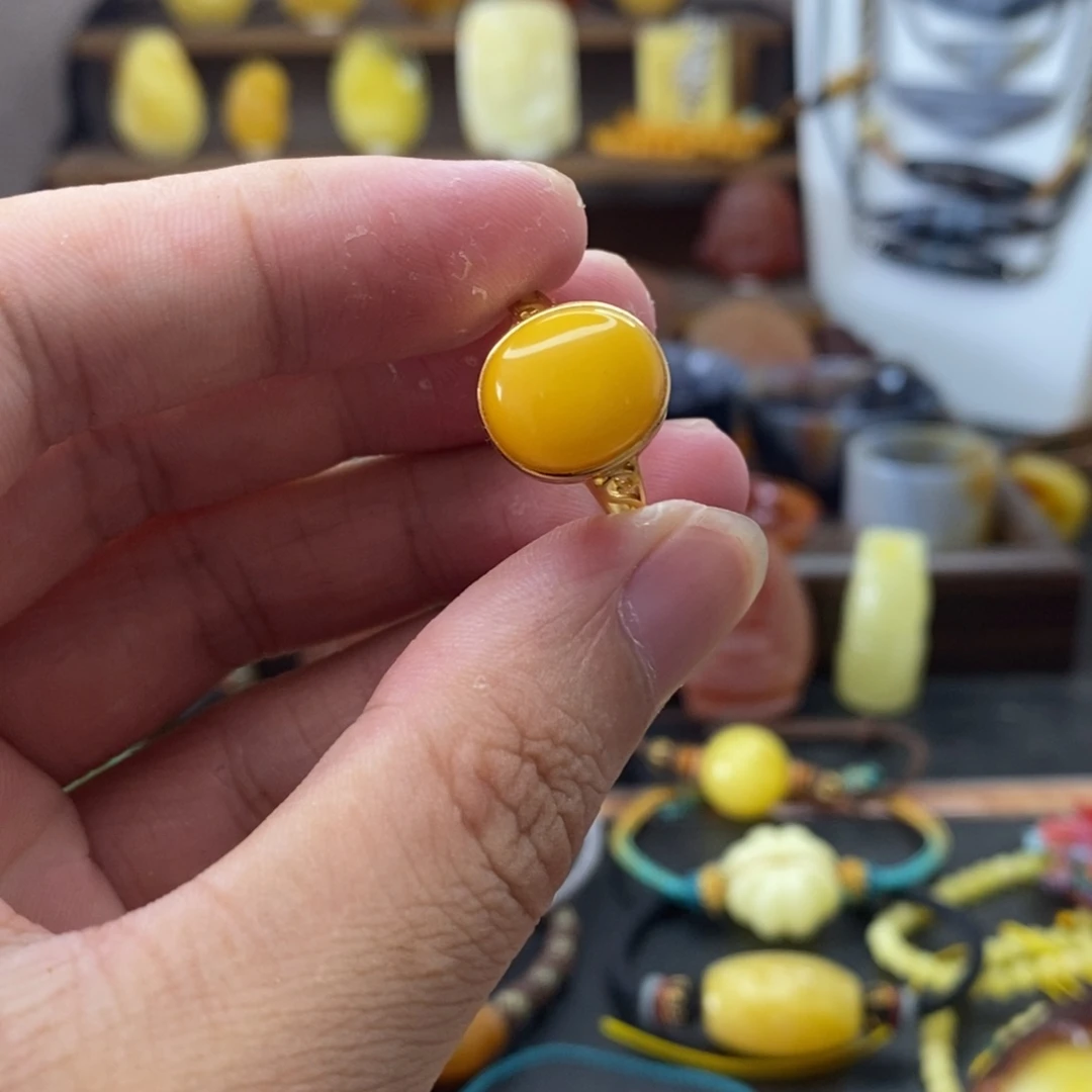 琥珀未镶嵌戒指l****t蜜蜡
