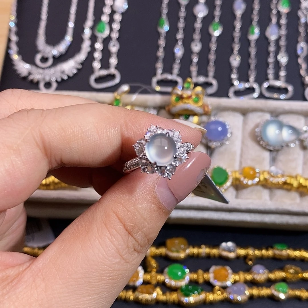 翡翠18K金镶嵌戒指