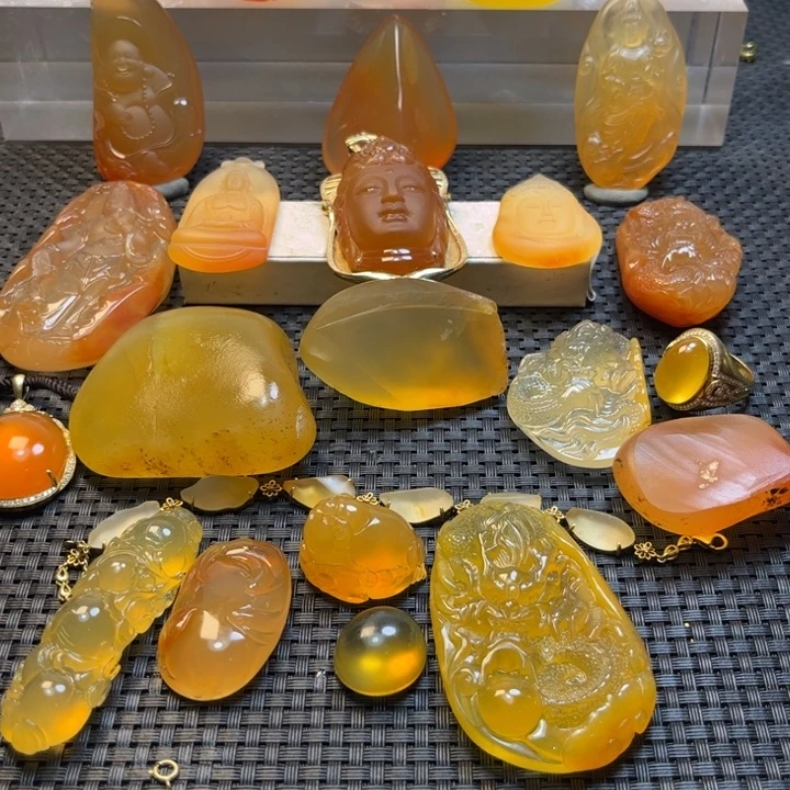 陌***子石英质玉未镶嵌旦面