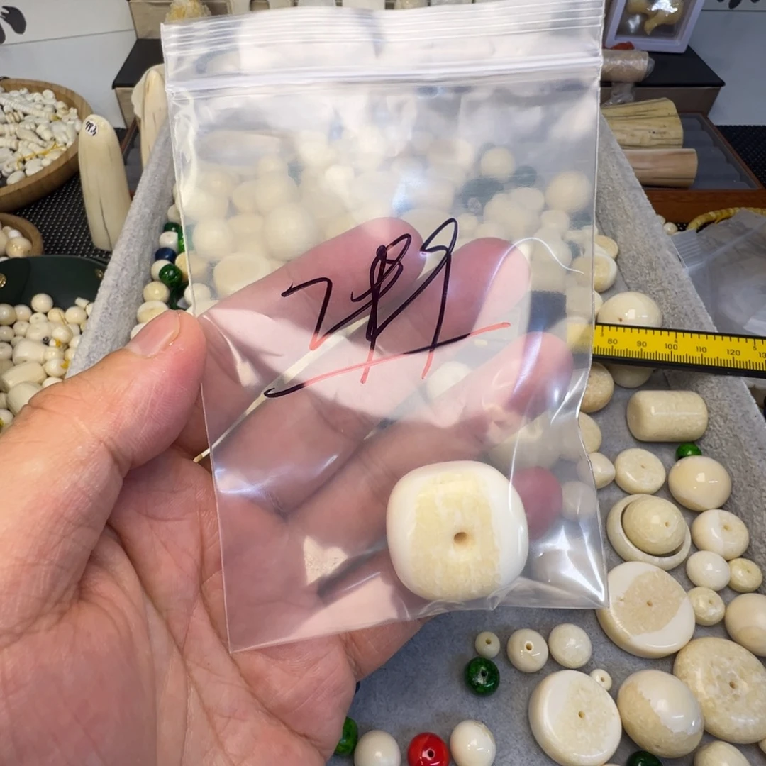 树脂制品特价处理佛珠